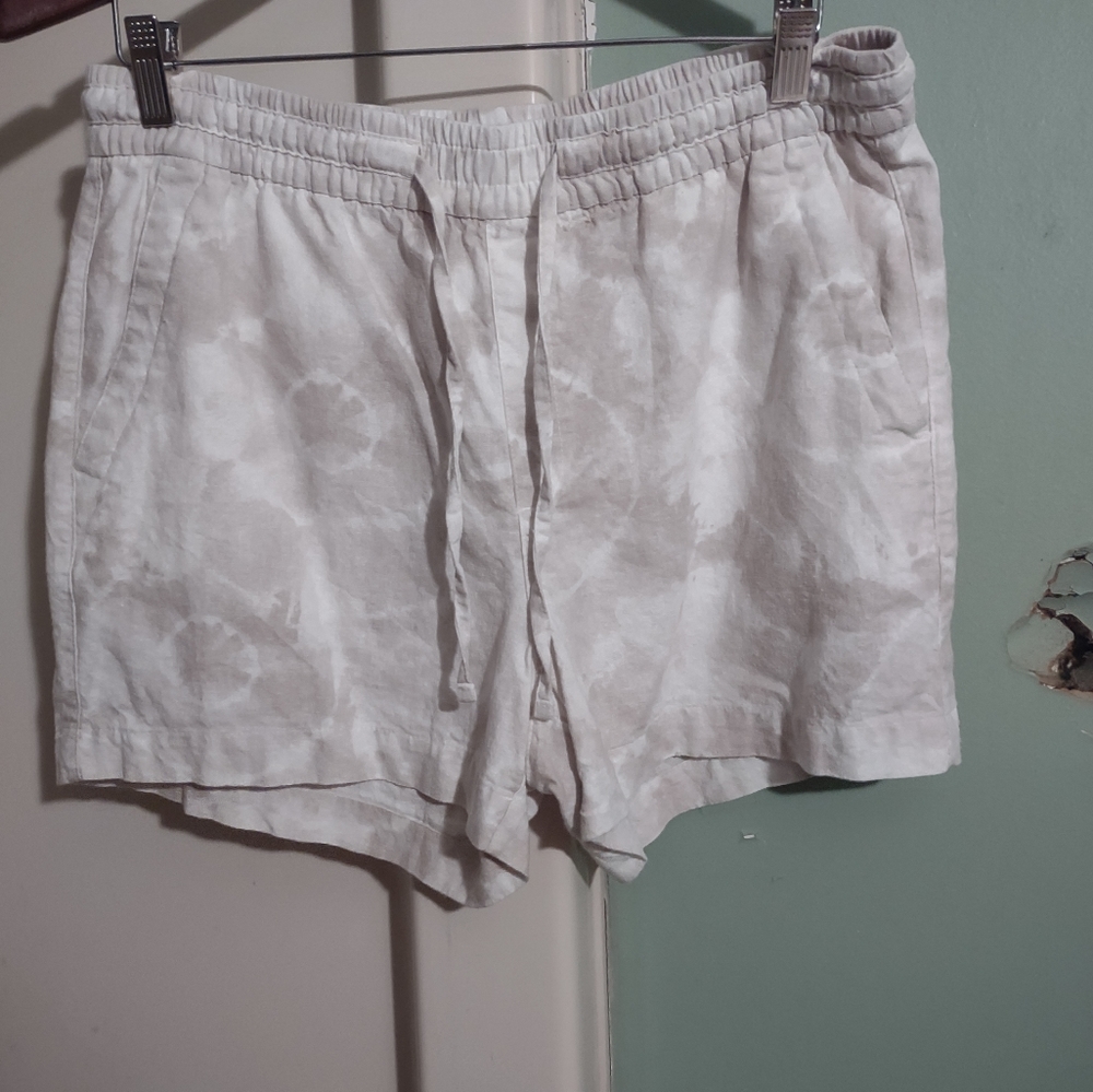 Woman's Old Navy tie pull on shorts size‎ medium
